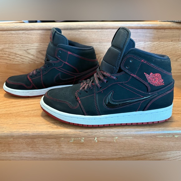 Jordan 1 mid fearless come fly with me 9.5 - Picture 2 of 7